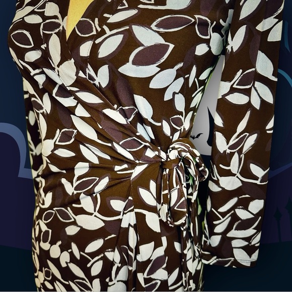 BCBGMaxAzria ‘Adele’ Wrap Dress in “Pacific Blue Combo” Leaf Pattern Size XS - Picture 5 of 11